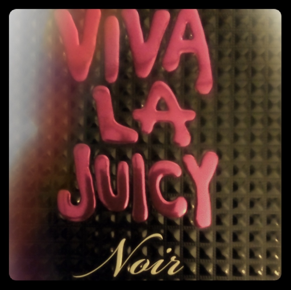 SOLD ON ♏ERCARI Large Viva La Juicy Noir set